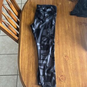 Stylish Black Patterned Leggings